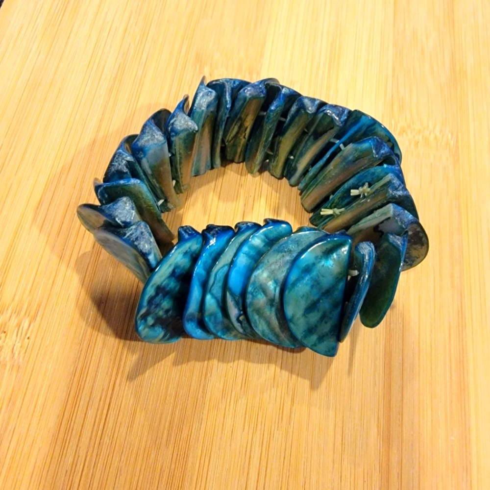 Blue Shell Bracelet - Picture 3 of 6